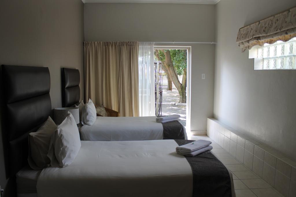 Fin And Feather Guest Lodge Boksburg Exterior photo